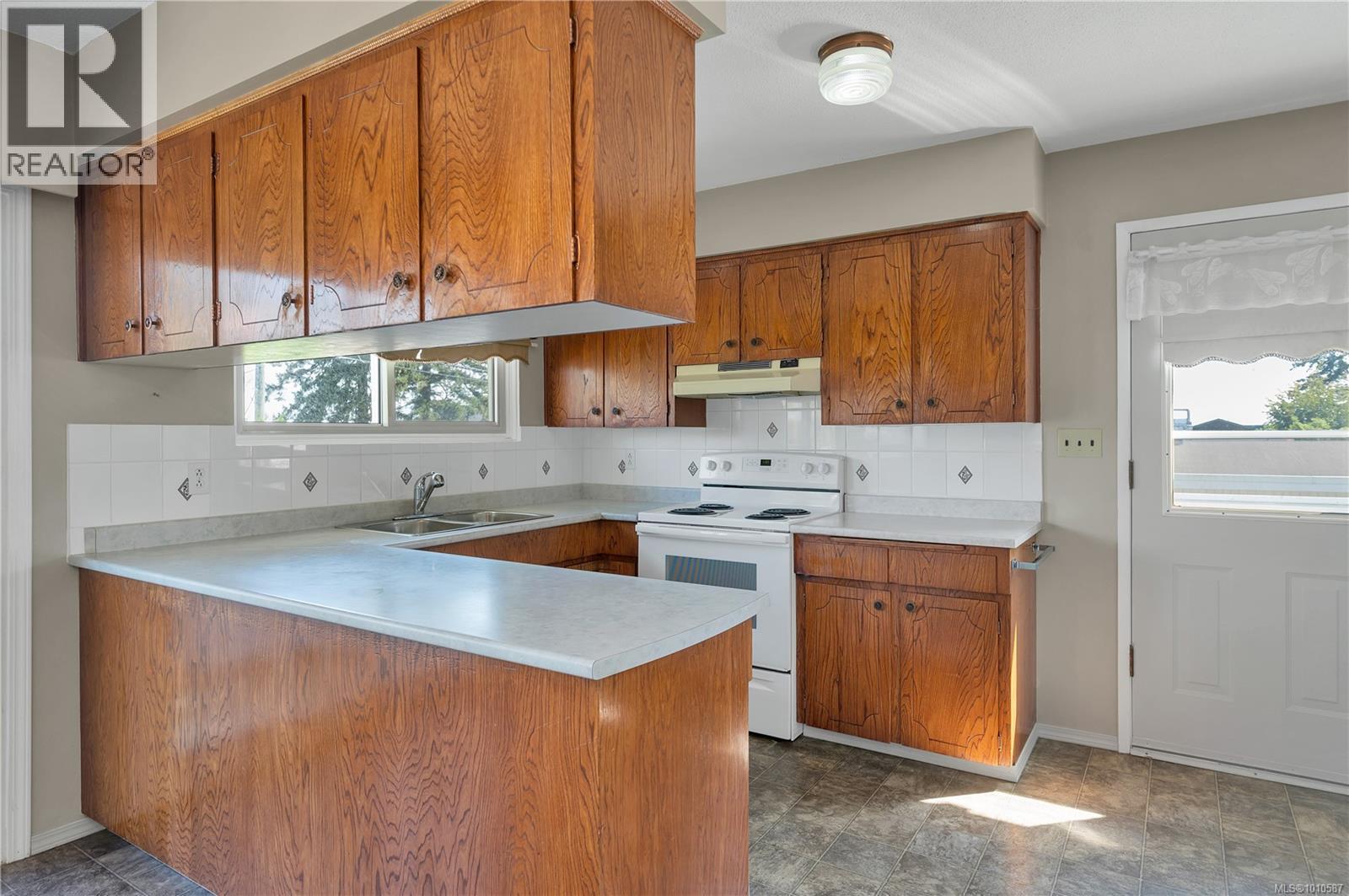 425 Evergreen Rd, Campbell River