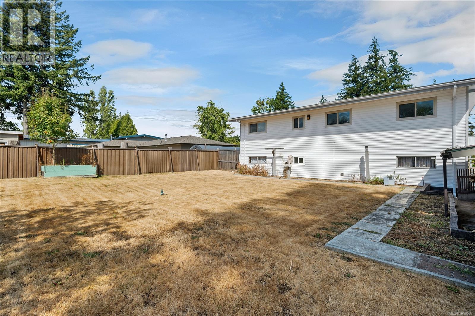 425 Evergreen Rd, Campbell River
