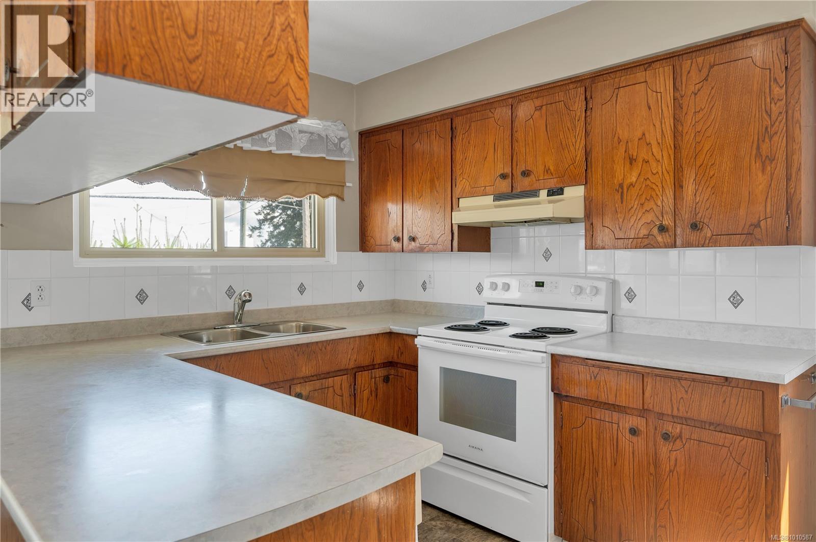 425 Evergreen Rd, Campbell River