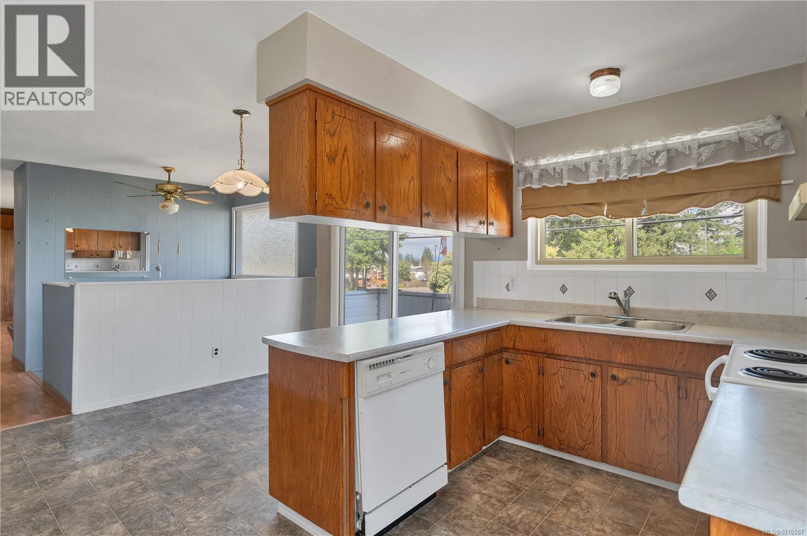 425 Evergreen Rd, Campbell River