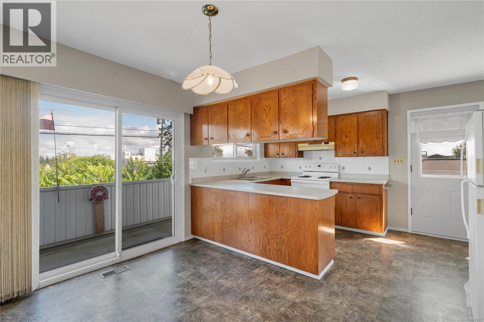 425 Evergreen Rd, Campbell River