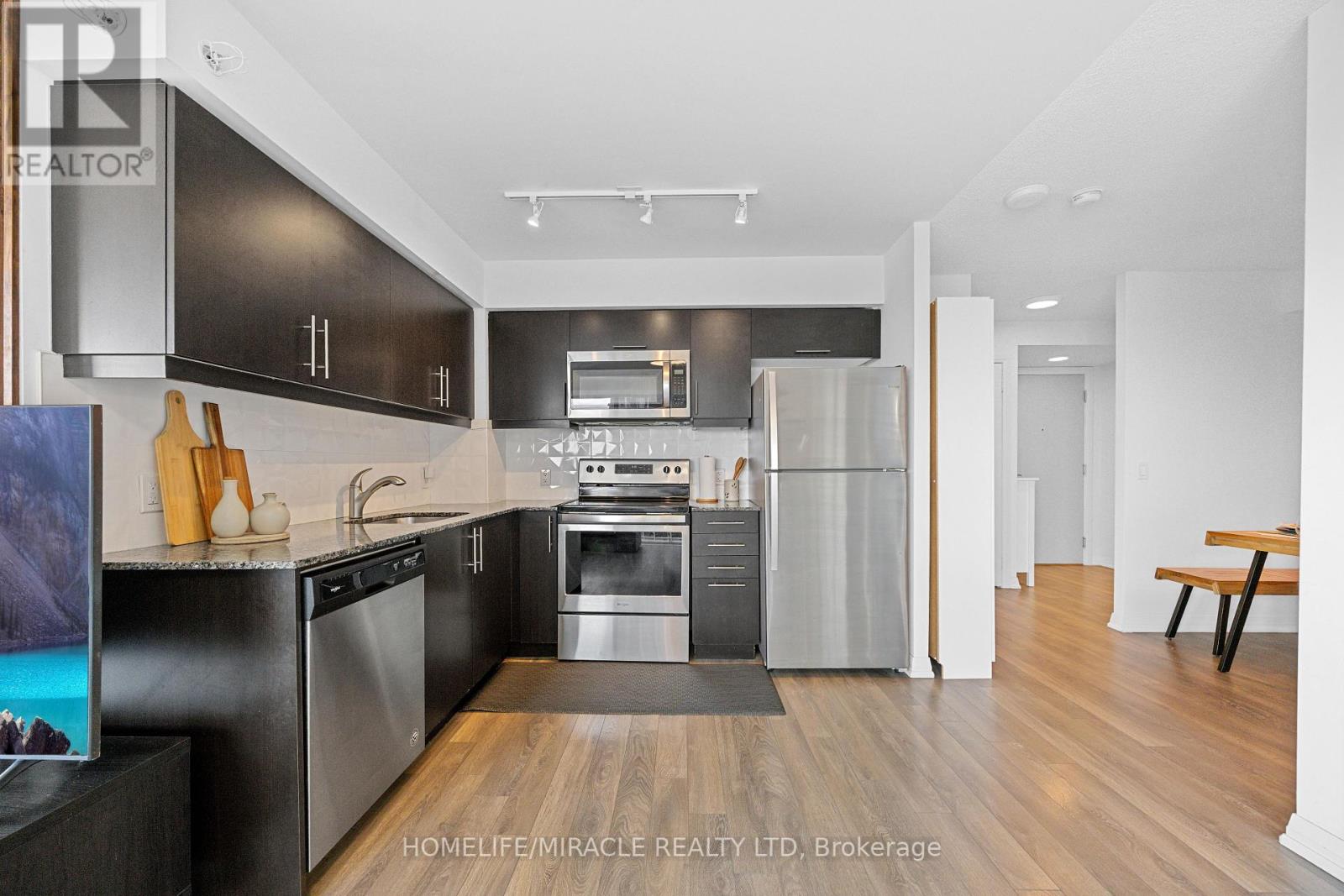 Photo 9 of 2002 30 Meadowglen Place, Toronto ON