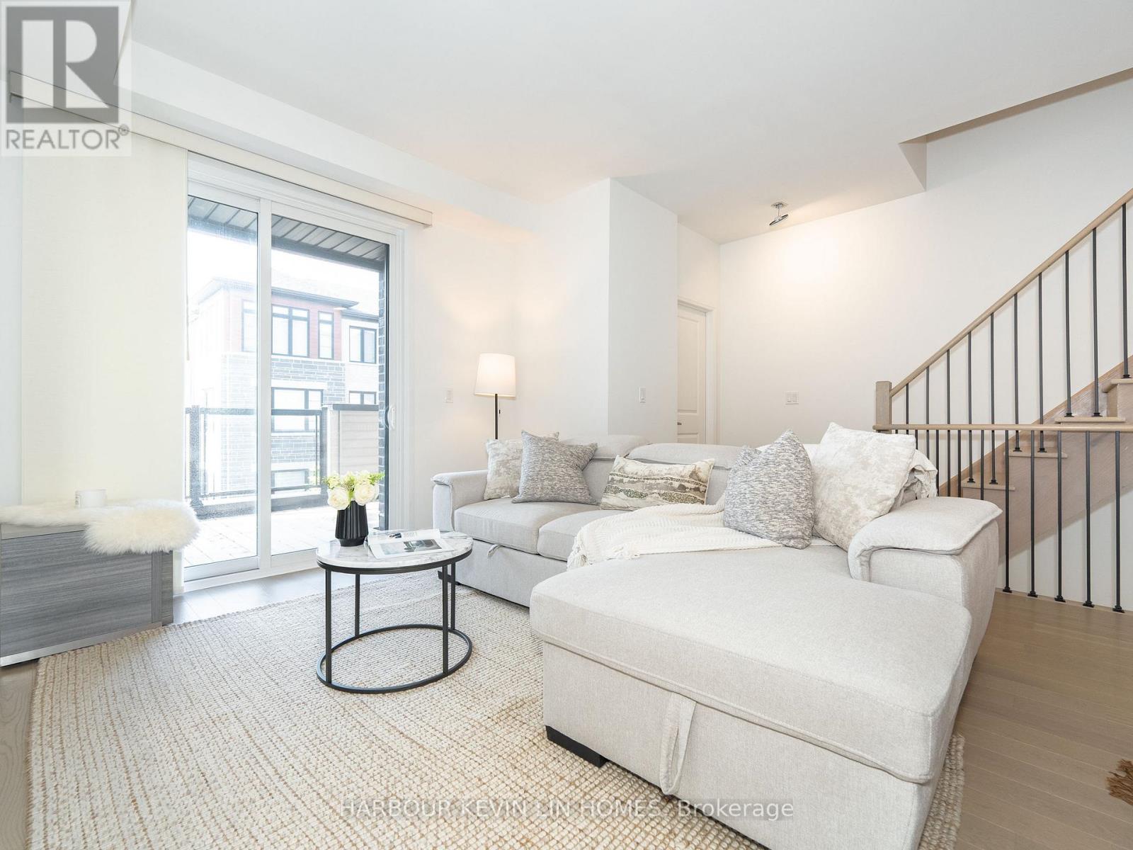 Photo 11 of 48 Carole Bell Way, Markham ON