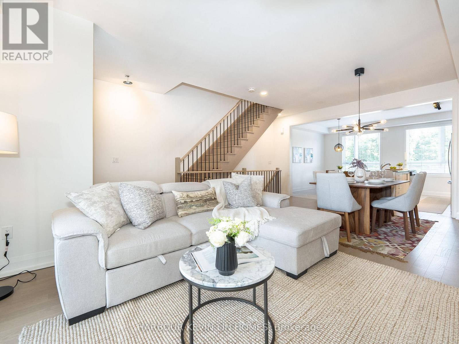 Photo 14 of 48 Carole Bell Way, Markham ON