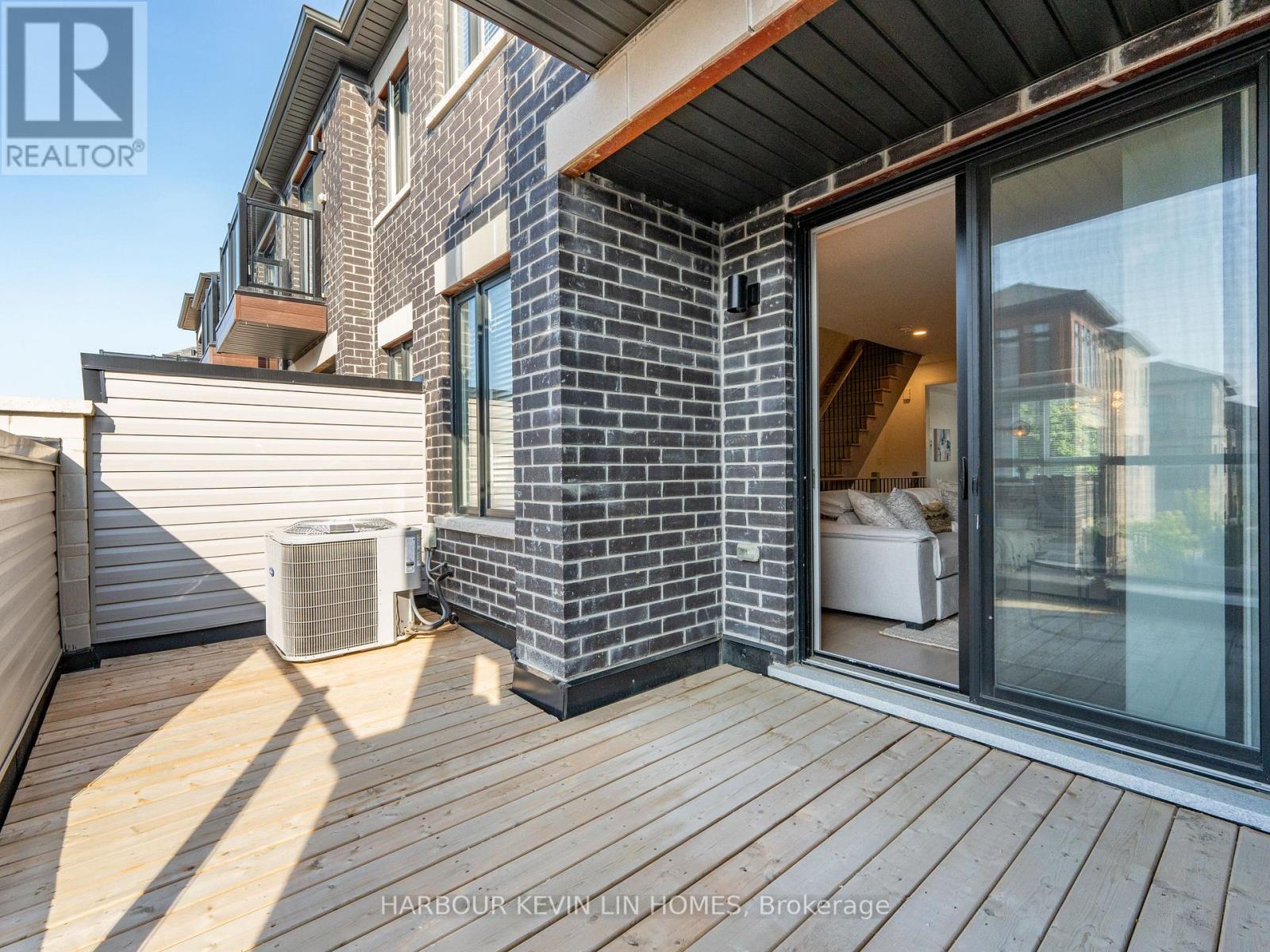 Photo 12 of 48 Carole Bell Way, Markham ON