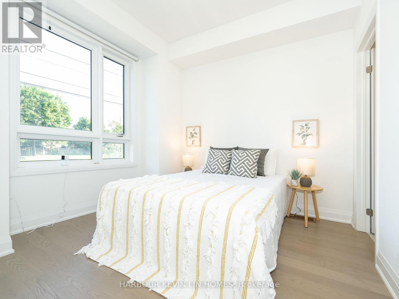 Photo 1 of 48 Carole Bell Way, Markham ON