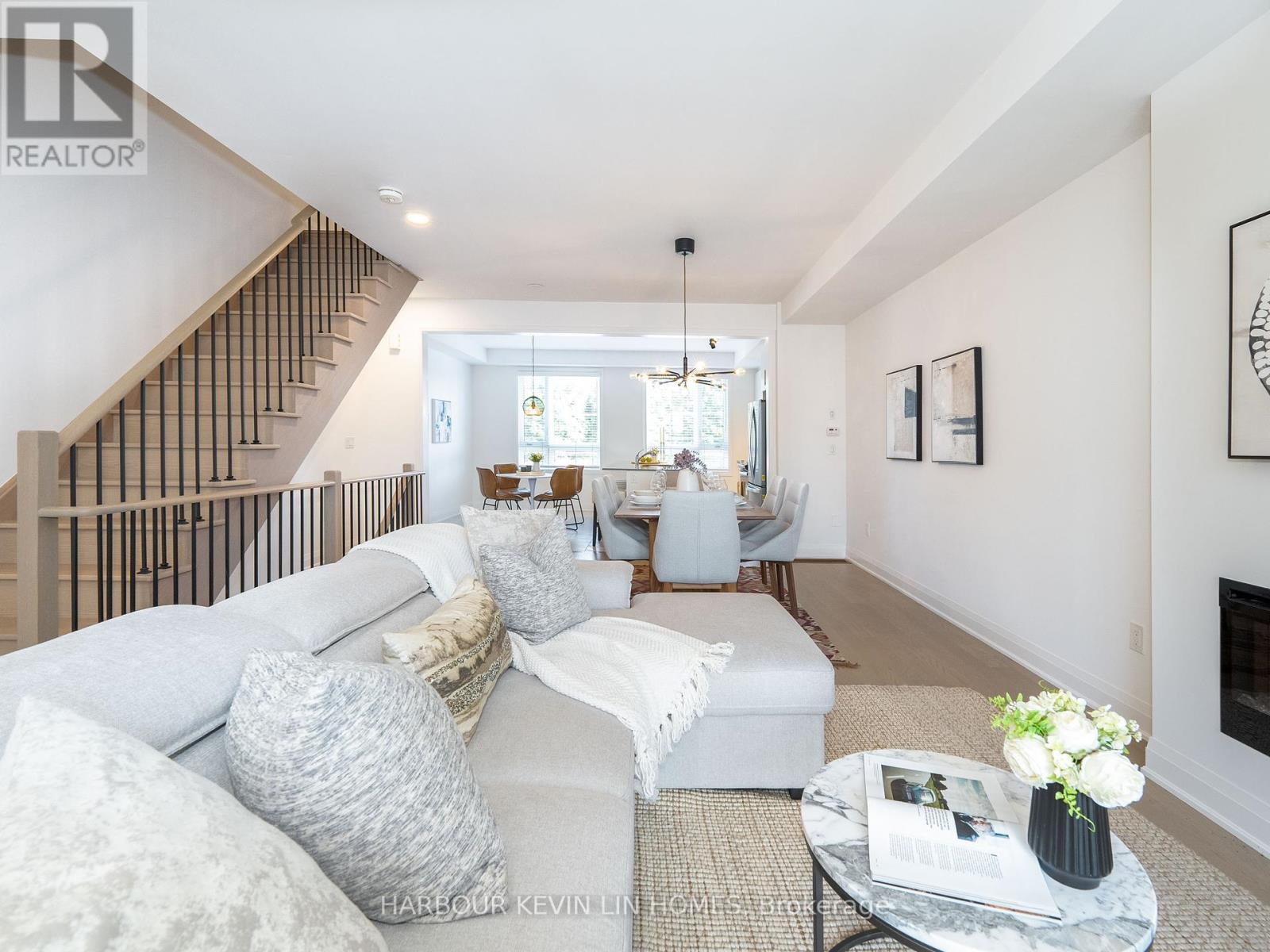 Photo 23 of 48 Carole Bell Way, Markham ON