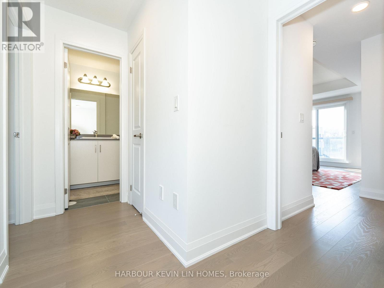 Photo 13 of 48 Carole Bell Way, Markham ON