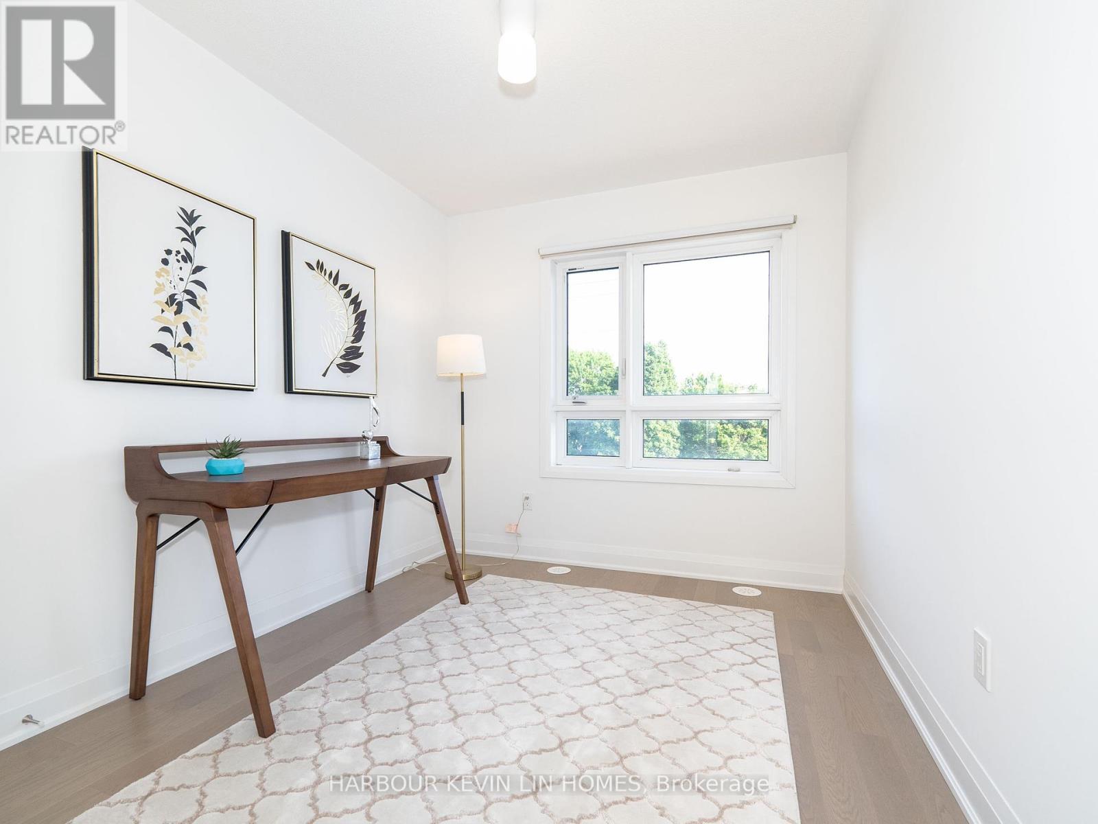 Photo 2 of 48 Carole Bell Way, Markham ON