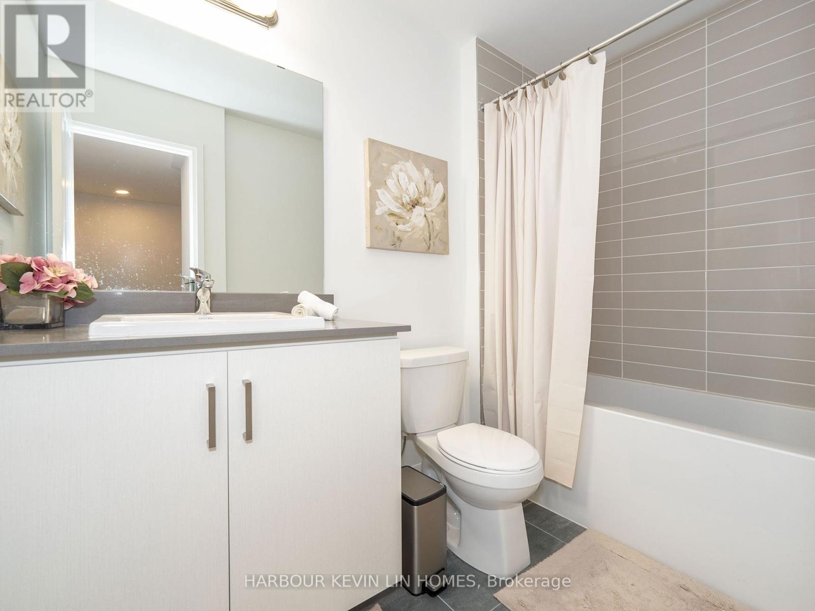 Photo 21 of 48 Carole Bell Way, Markham ON
