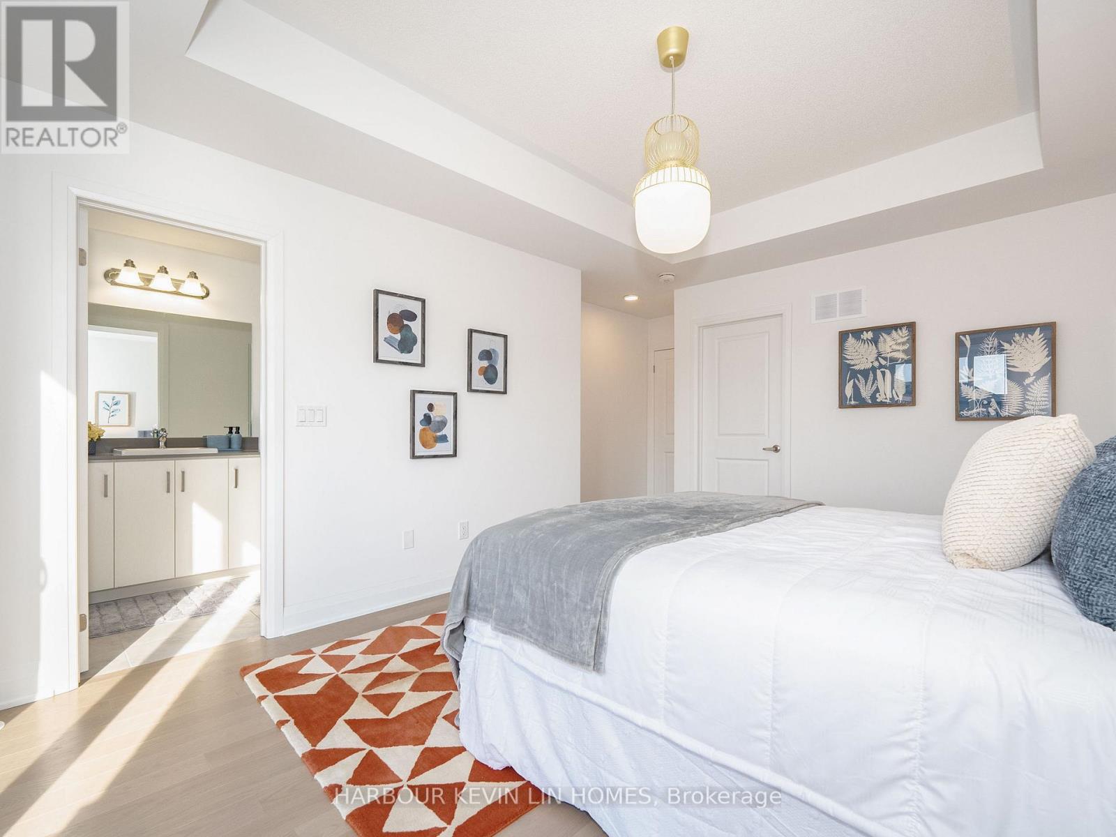 Photo 32 of 48 Carole Bell Way, Markham ON