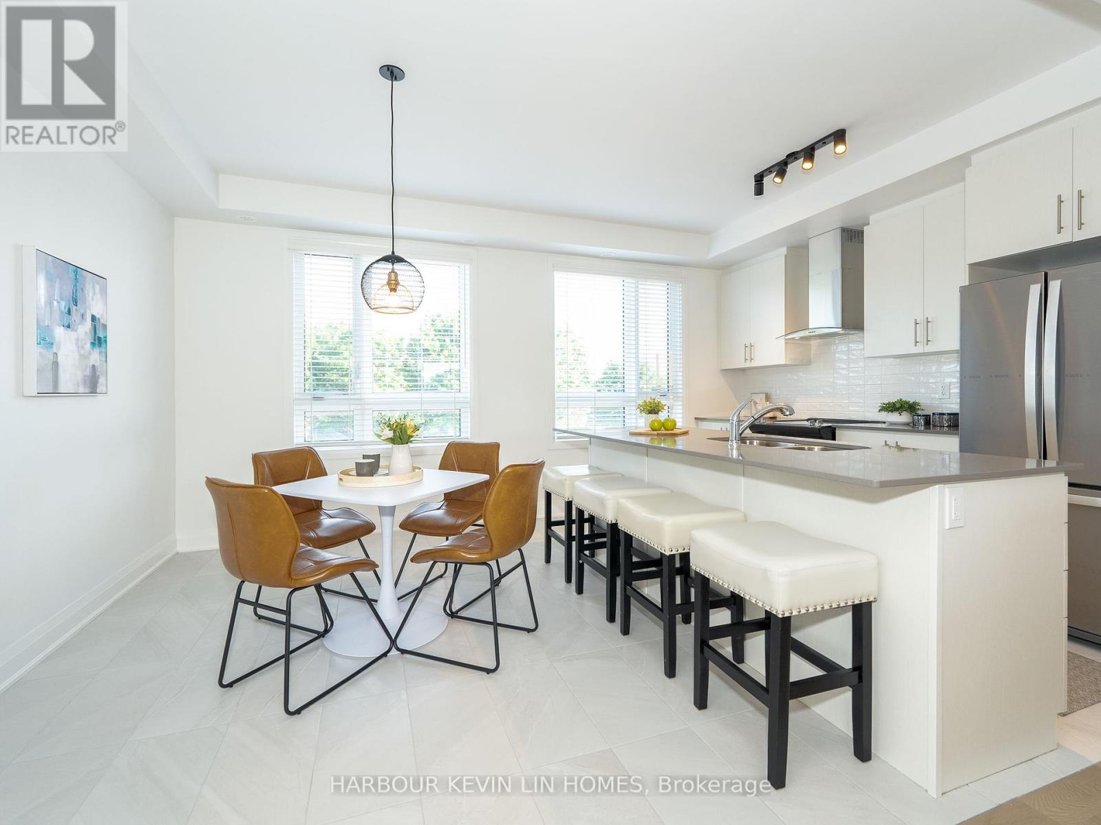 Photo 33 of 48 Carole Bell Way, Markham ON