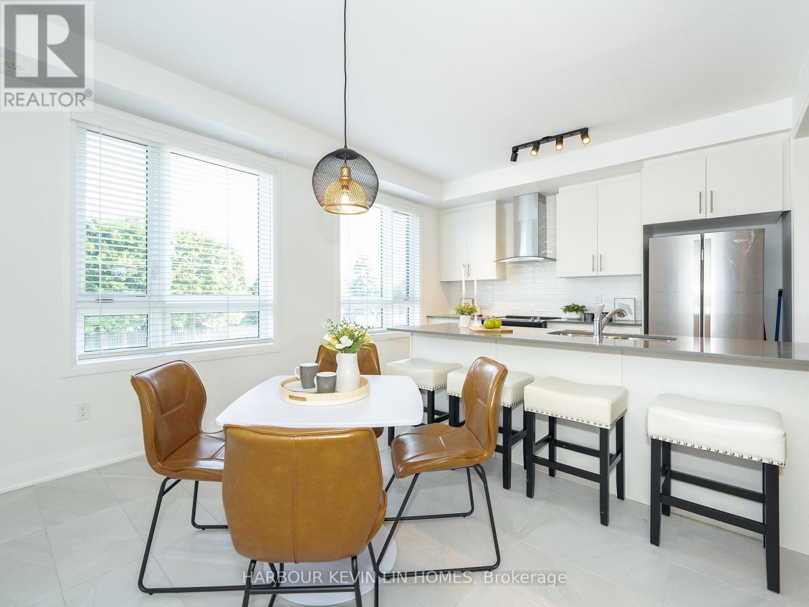 Photo 8 of 48 Carole Bell Way, Markham ON