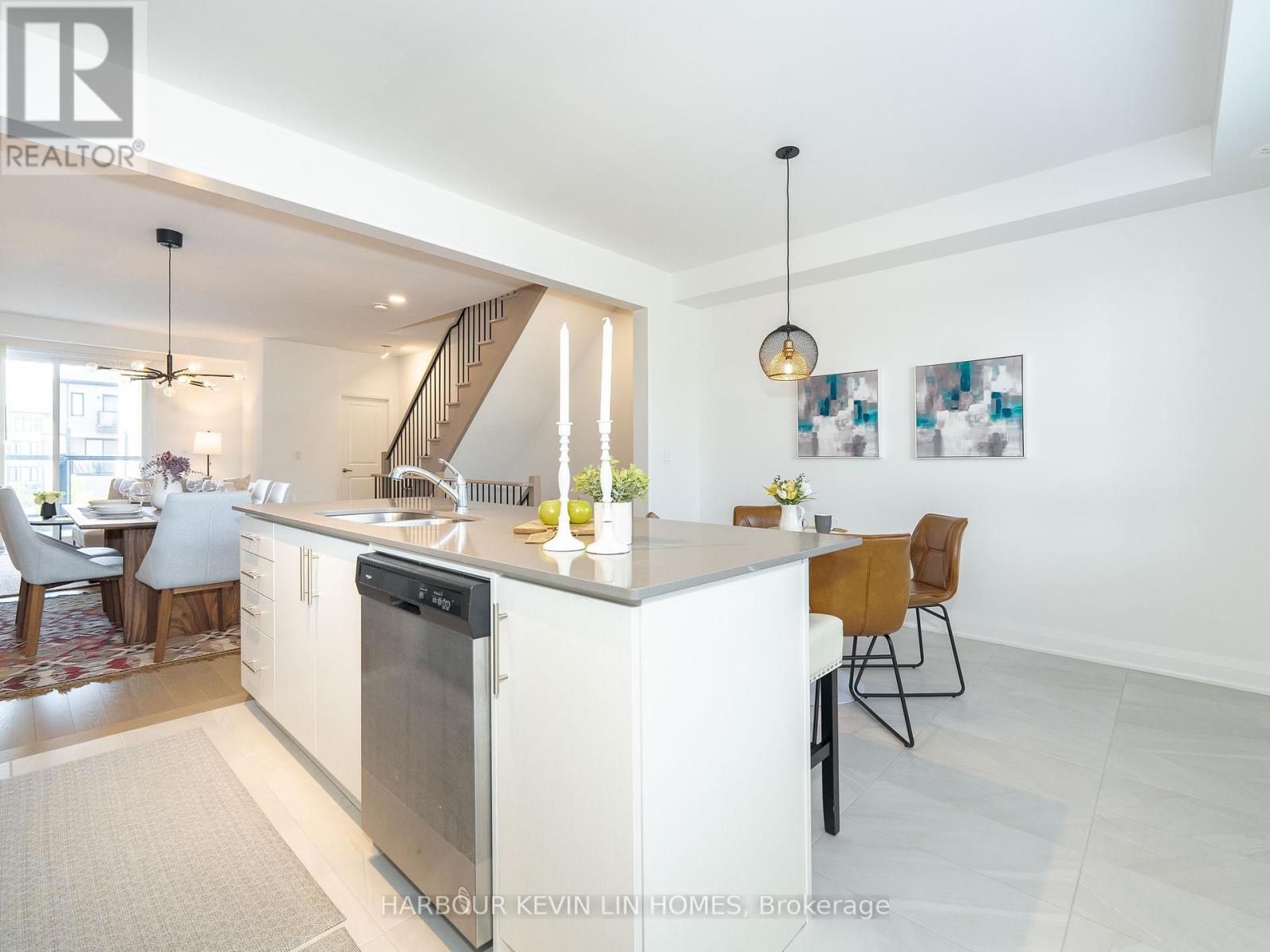 Photo 34 of 48 Carole Bell Way, Markham ON