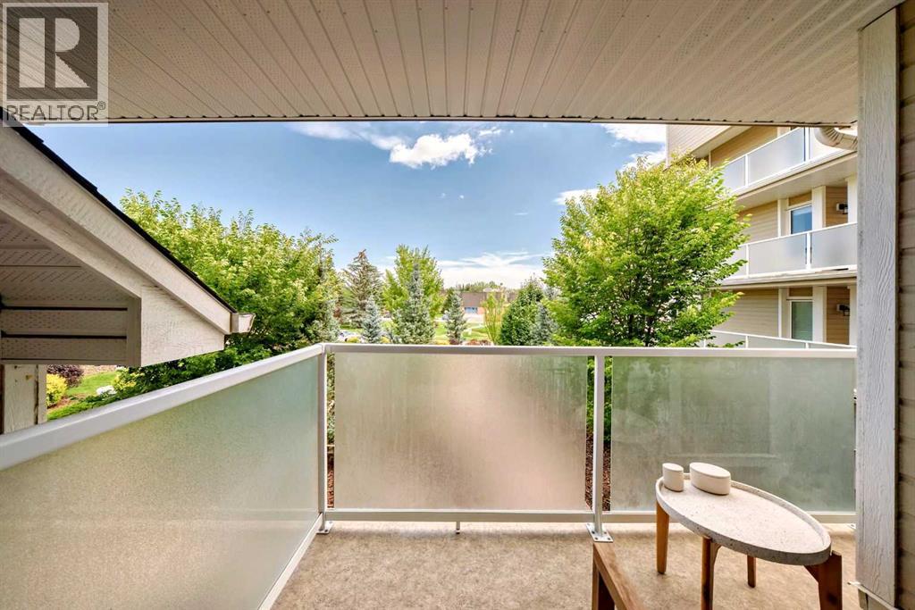 Photo 17 of 201 3727 42 Street Nw, Calgary AB