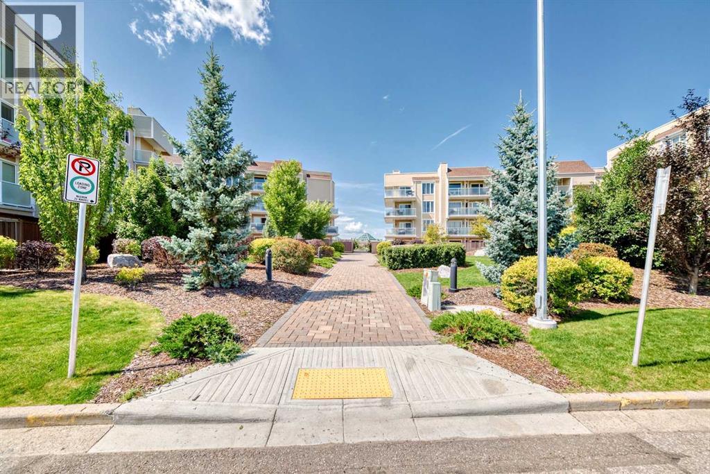 Photo 18 of 201 3727 42 Street Nw, Calgary AB