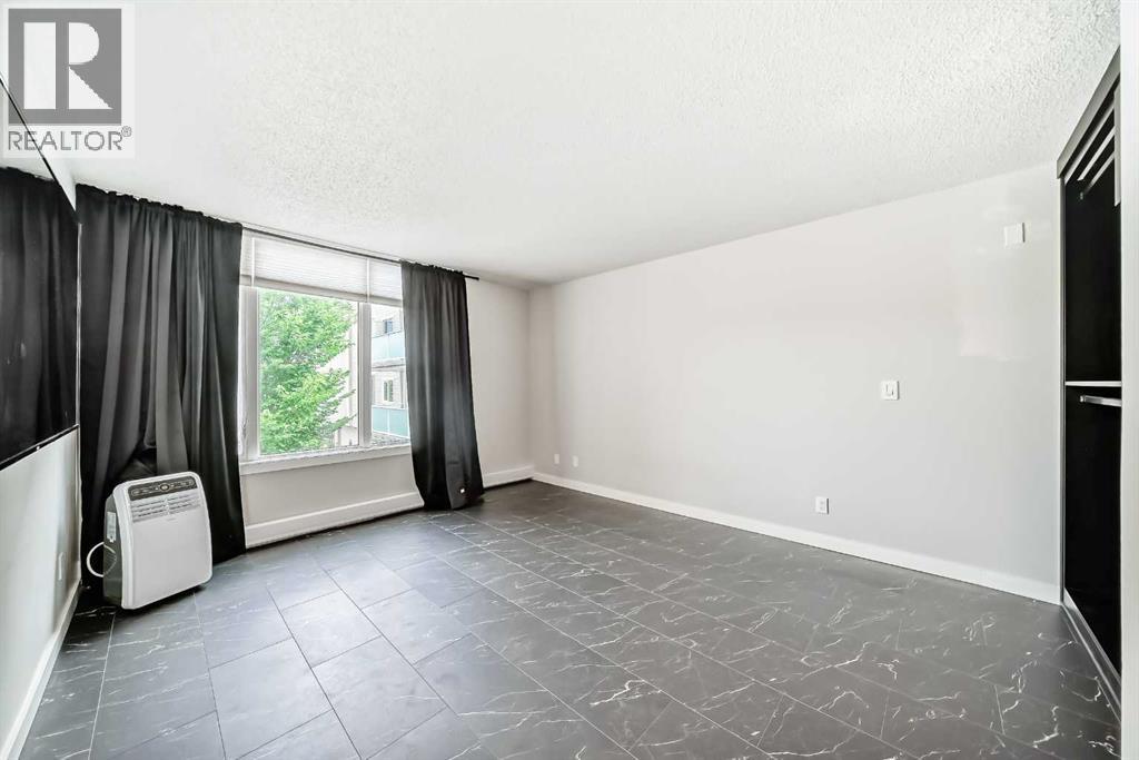 Photo 15 of 201 3727 42 Street Nw, Calgary AB