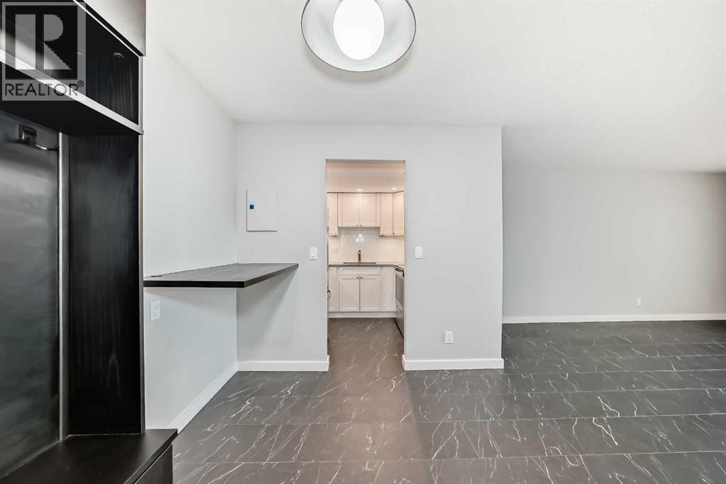 Photo 3 of 201 3727 42 Street Nw, Calgary AB