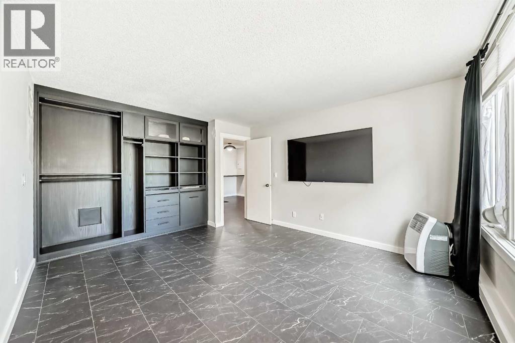 Photo 13 of 201 3727 42 Street Nw, Calgary AB