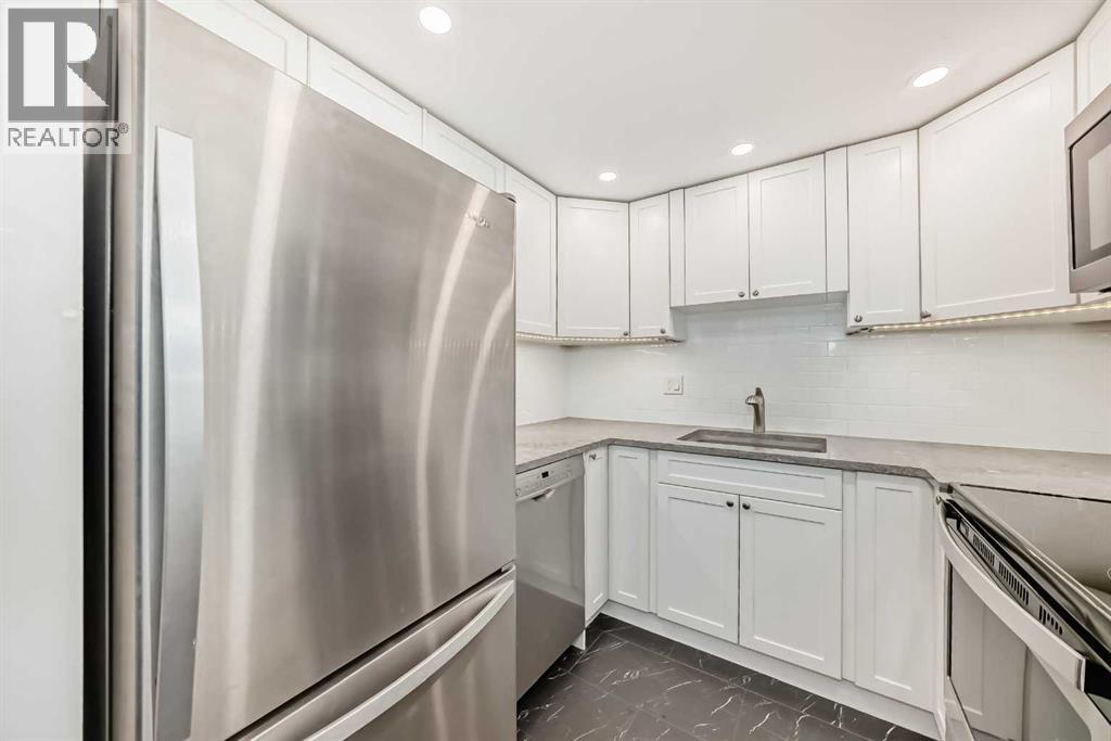 Photo 1 of 201 3727 42 Street Nw, Calgary AB