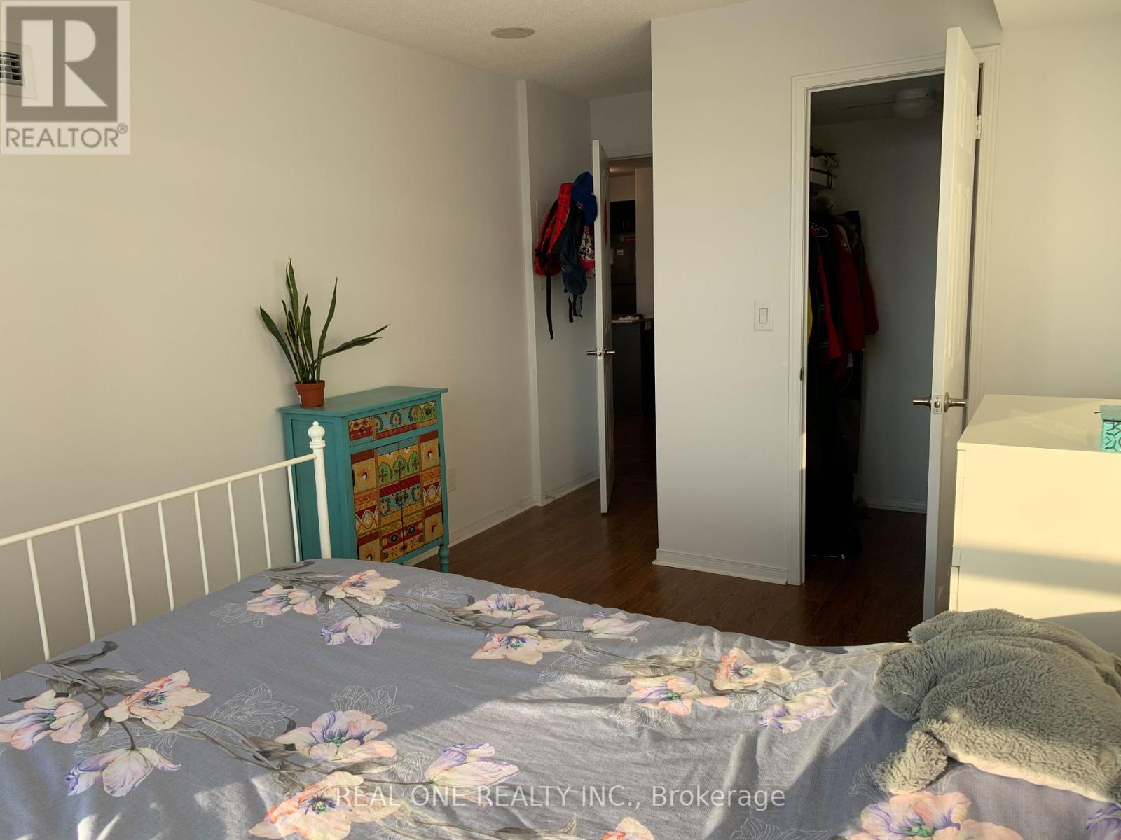 Photo 11 of 606 75 King William Crescent, Richmond Hill ON