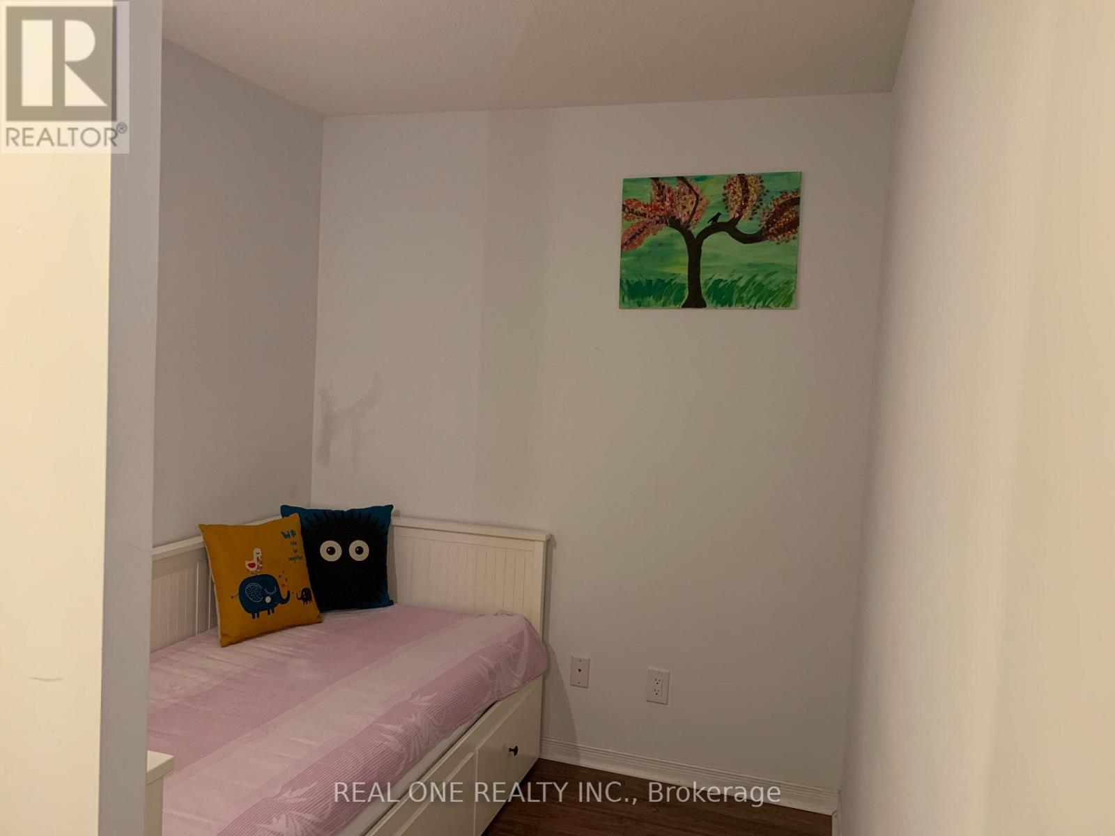 Photo 6 of 606 75 King William Crescent, Richmond Hill ON