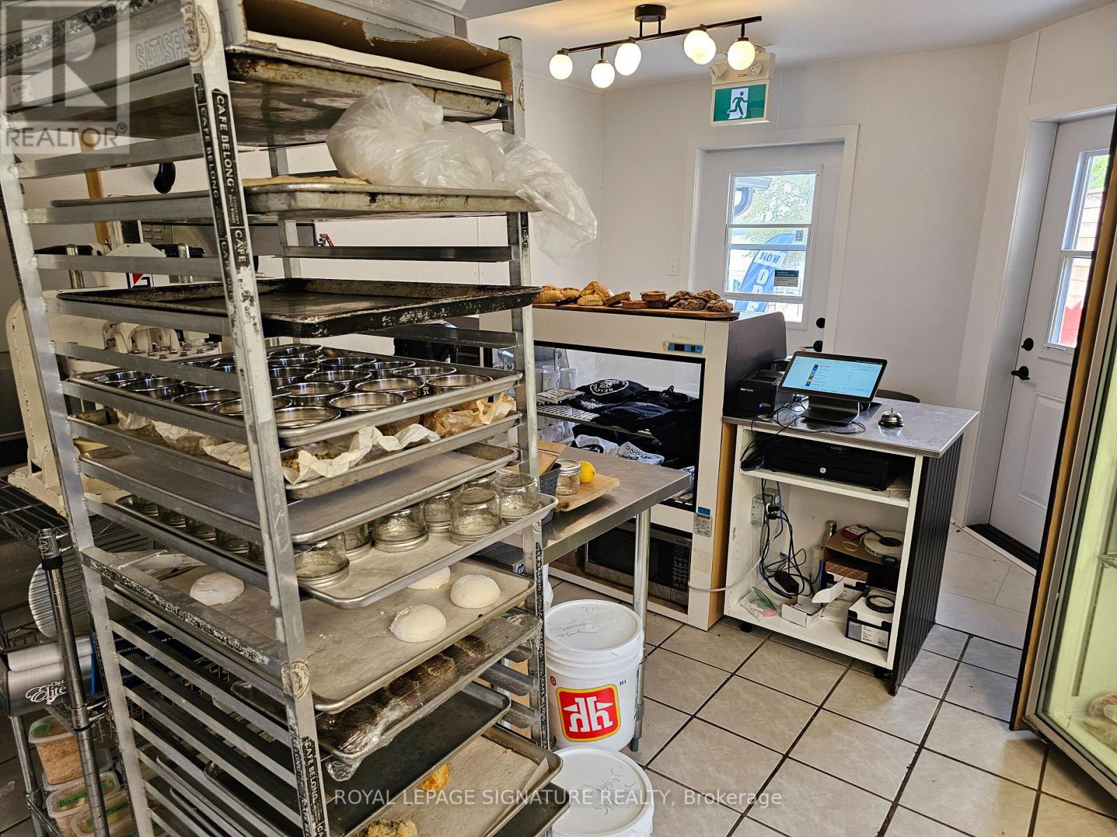Photo 3 of 1004 Medical Centre, Frontenac ON