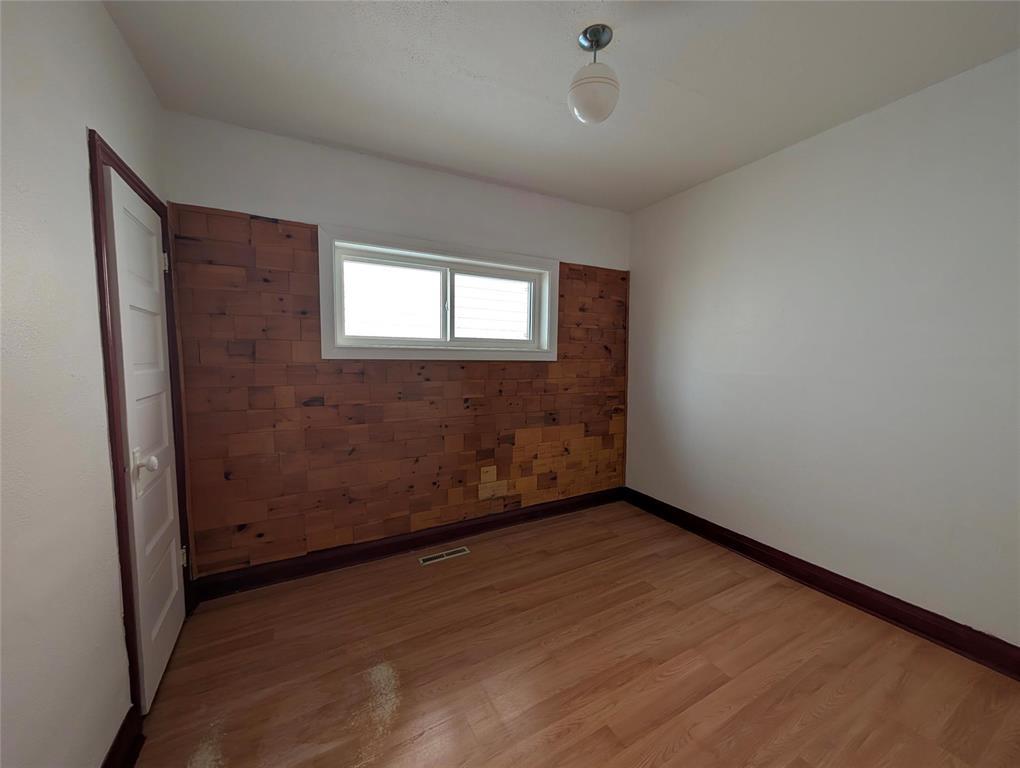 Photo 9 of 482 Harbison Avenue, Winnipeg MB
