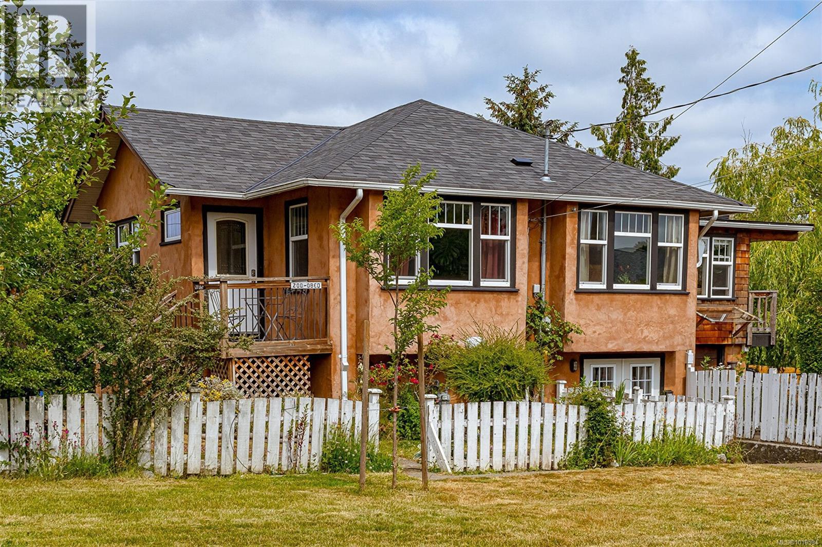 Photo 2 of 200 Obed Ave, Saanich BC