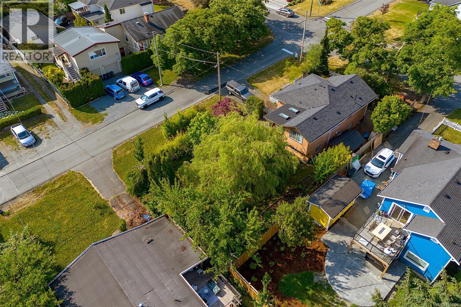 Photo 6 of 200 Obed Ave, Saanich BC