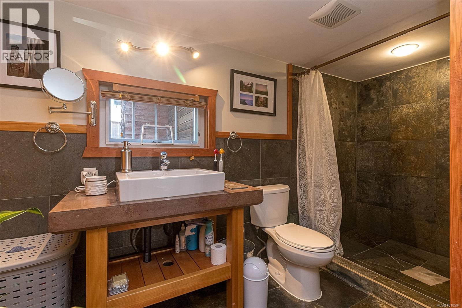 Photo 36 of 200 Obed Ave, Saanich BC