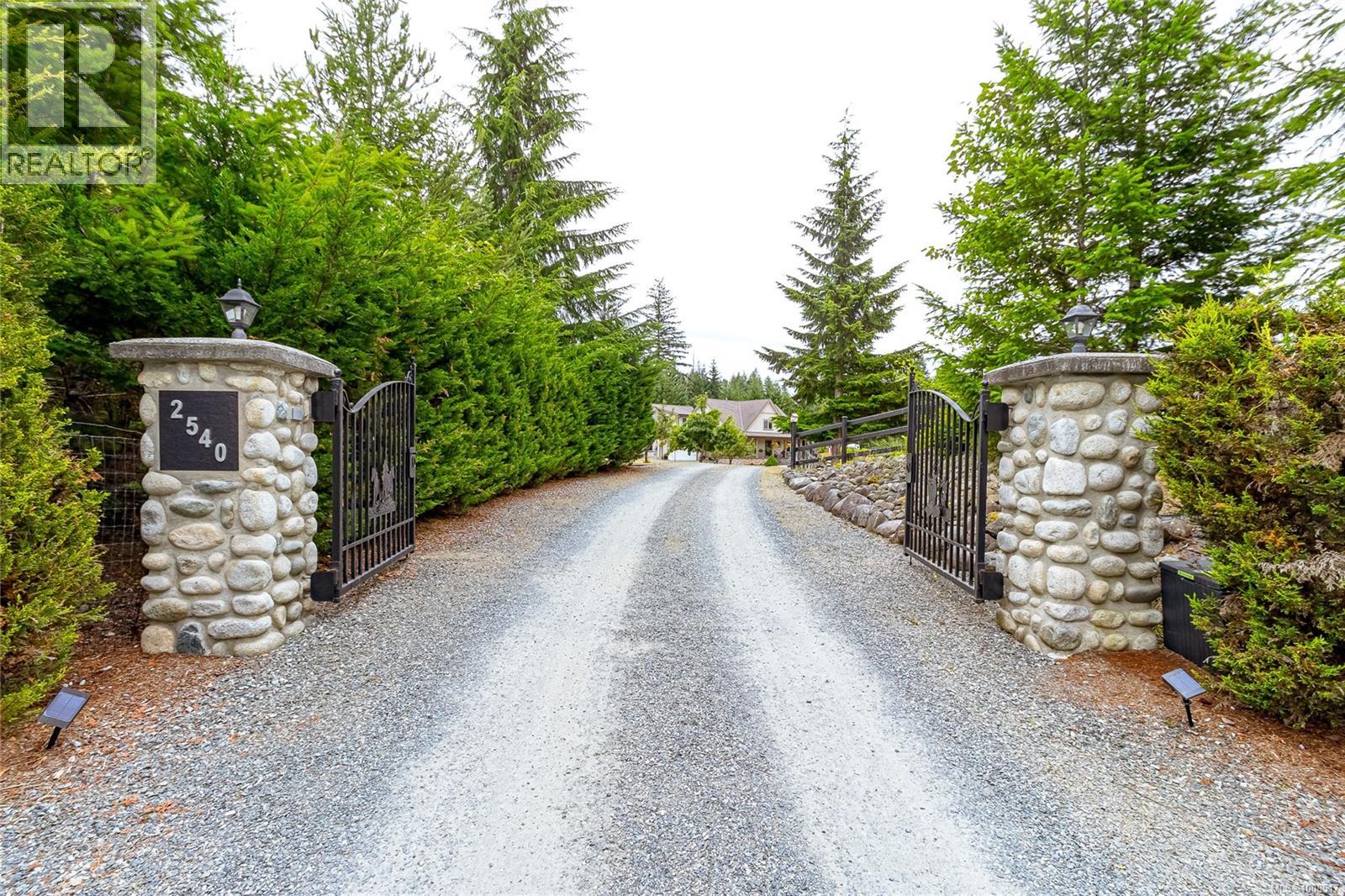 Photo 6 of 2540 Elk Trails Way, Nanaimo BC