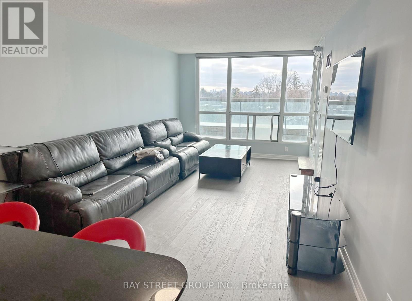 Photo 2 of 508 509 Beecroft Road, Toronto ON