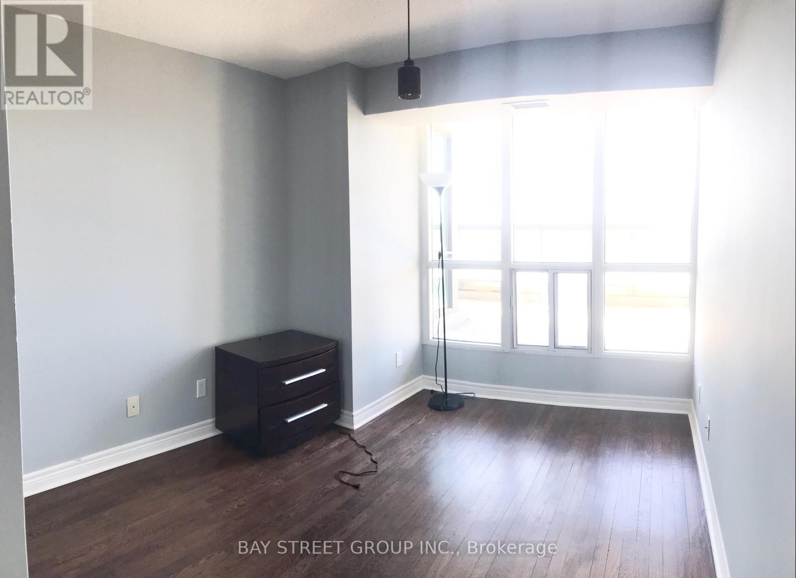 Photo 3 of 508 509 Beecroft Road, Toronto ON