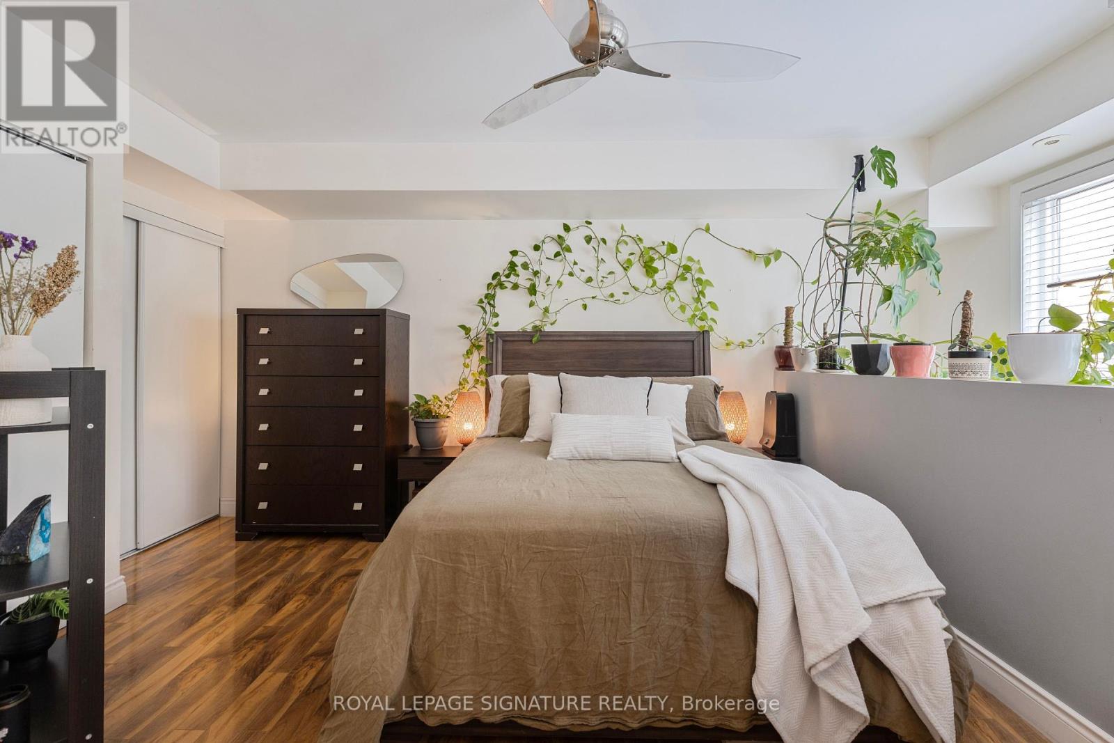 Photo 2 of 812 46 Western Battery Road, Toronto ON