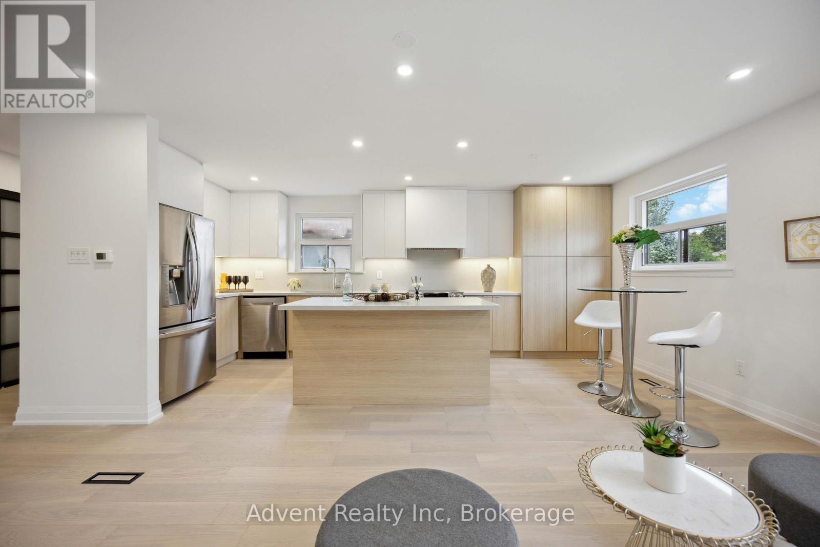 Photo 12 of 73 Glen Springs Drive, Toronto ON
