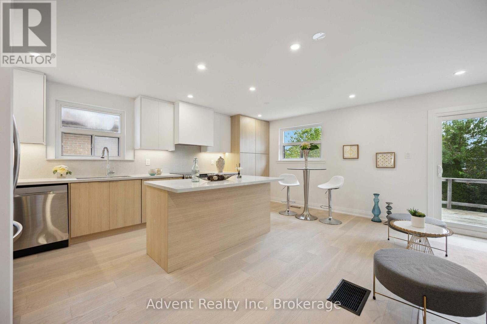 Photo 17 of 73 Glen Springs Drive, Toronto ON