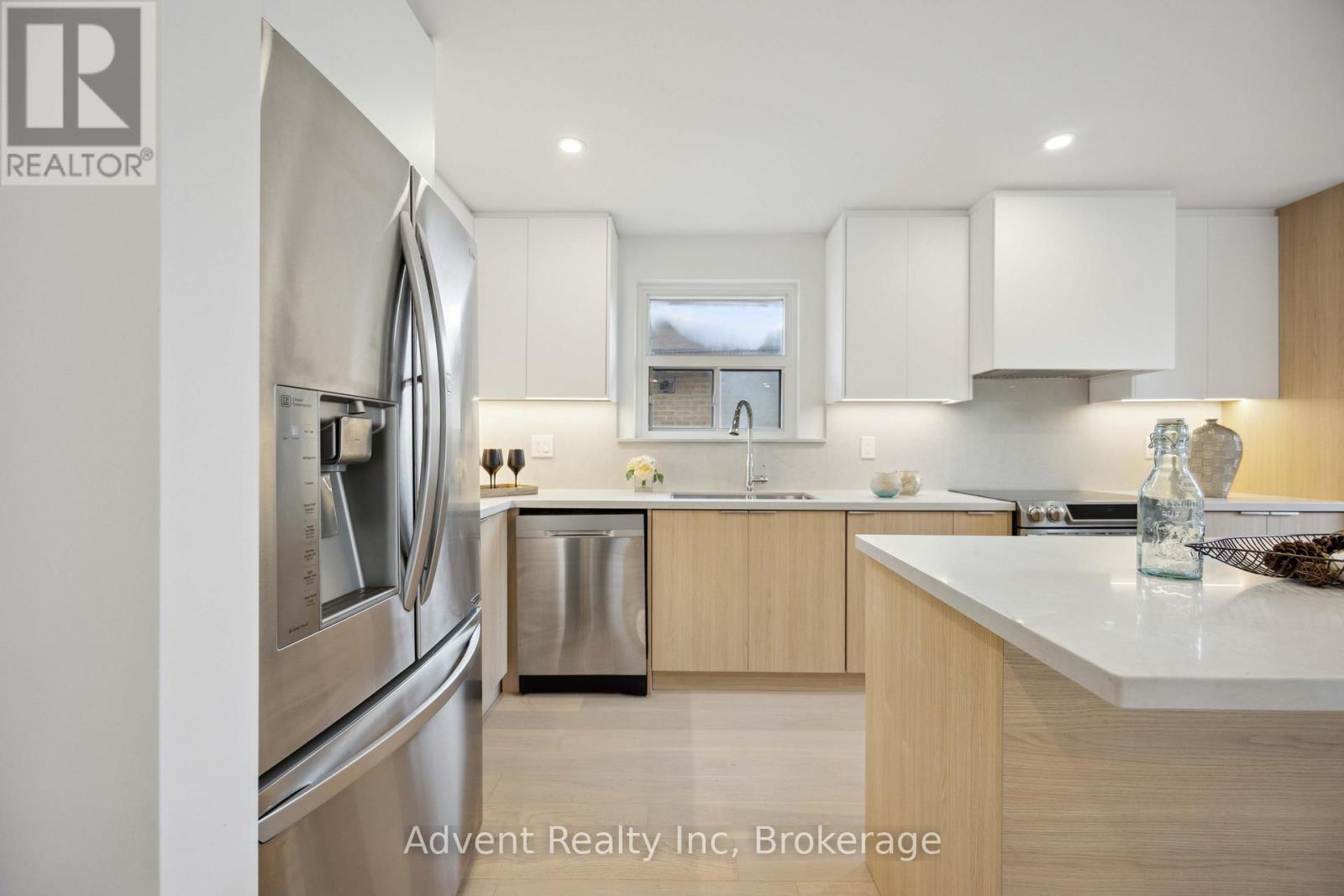 Photo 32 of 73 Glen Springs Drive, Toronto ON
