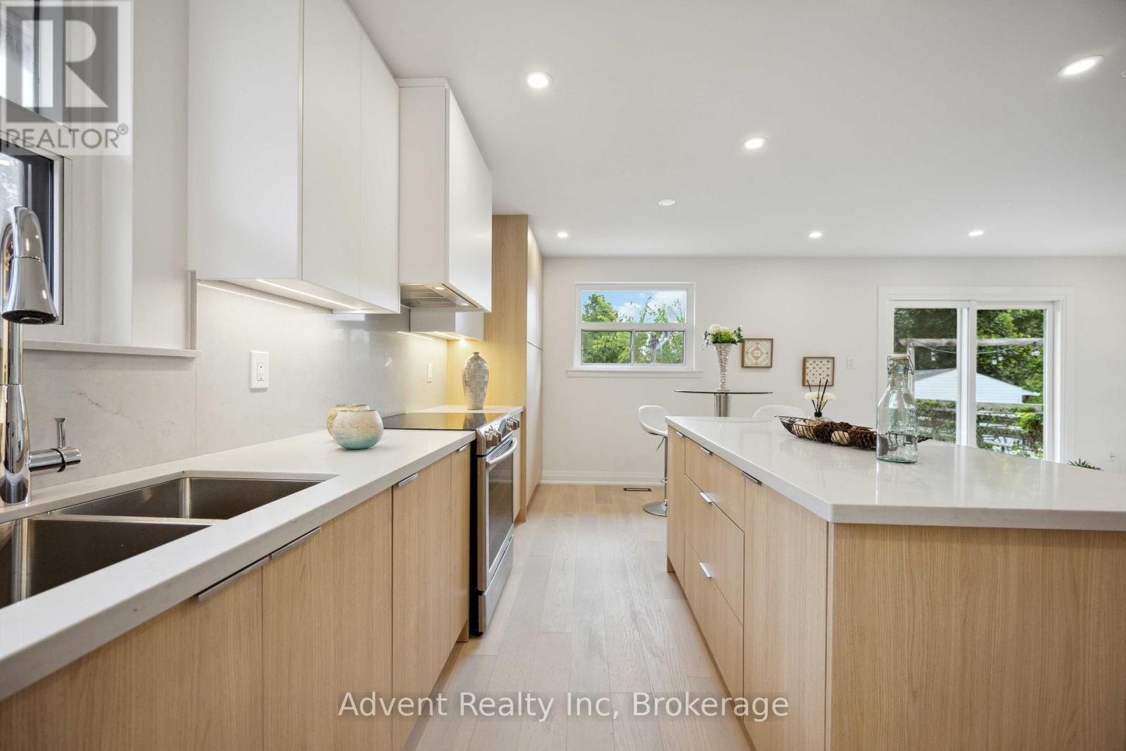 Photo 13 of 73 Glen Springs Drive, Toronto ON