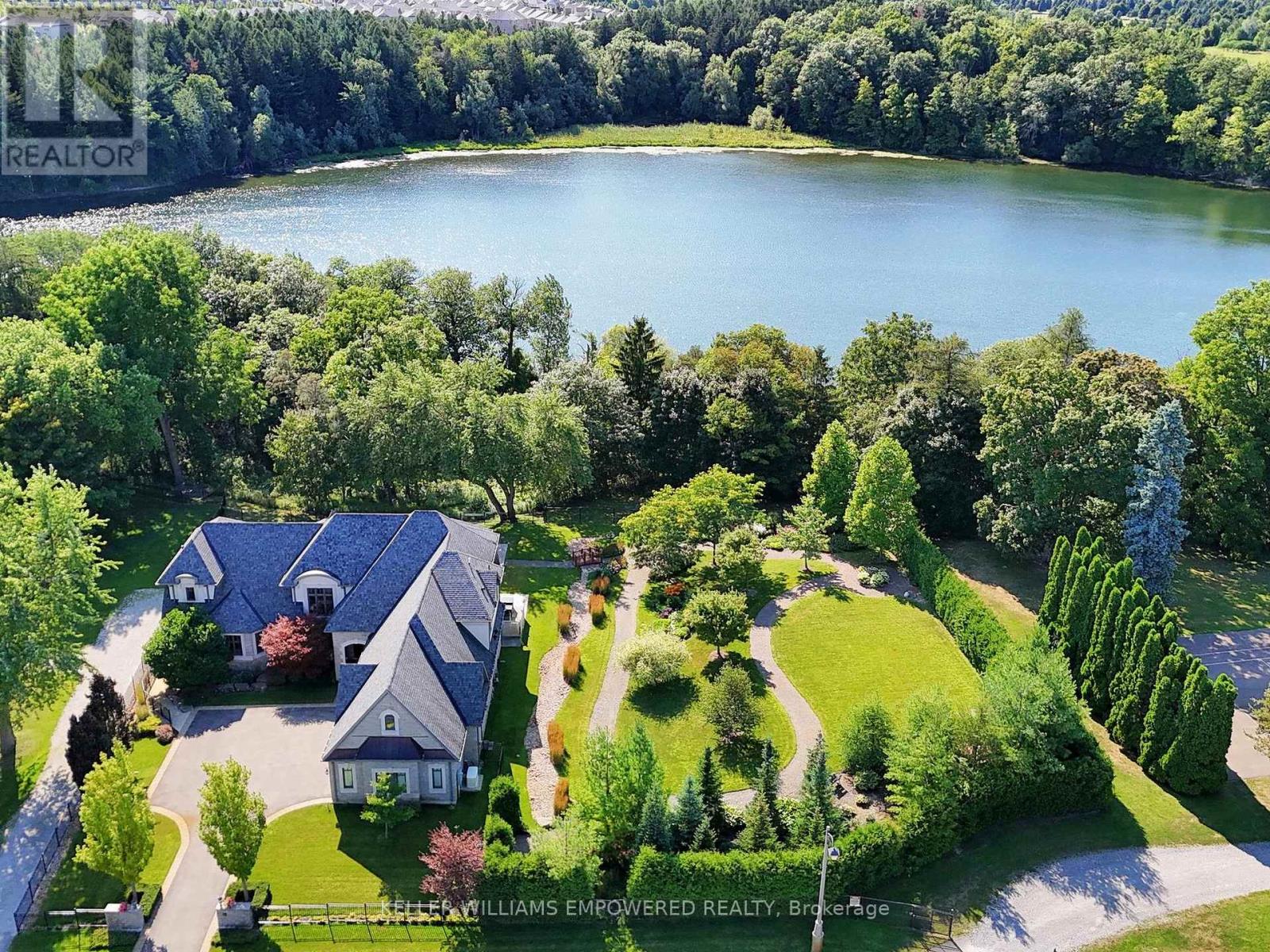 Photo 1 of 12 Macleod Estate Court, Richmond Hill ON