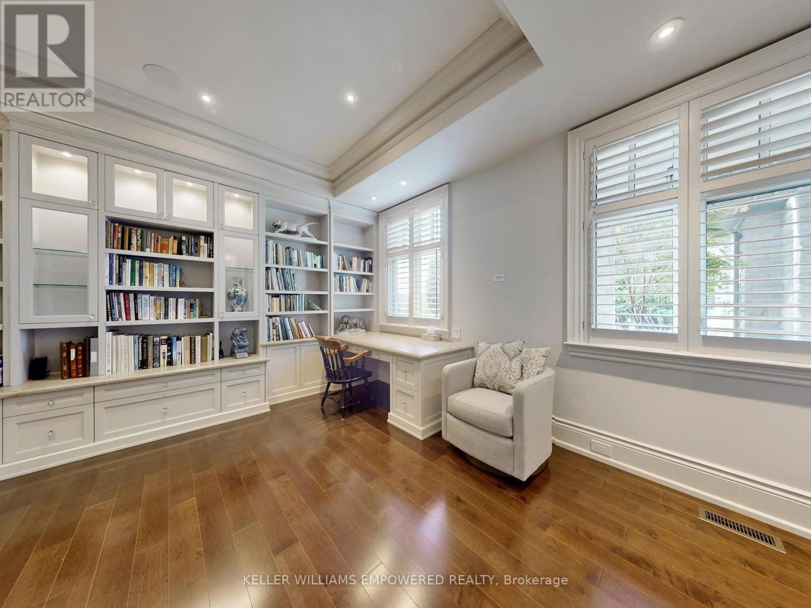Photo 17 of 12 Macleod Estate Court, Richmond Hill ON