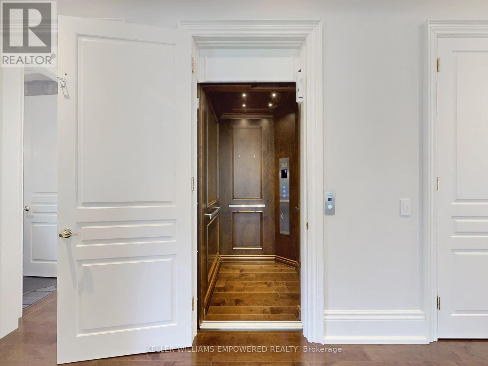 Photo 23 of 12 Macleod Estate Court, Richmond Hill ON