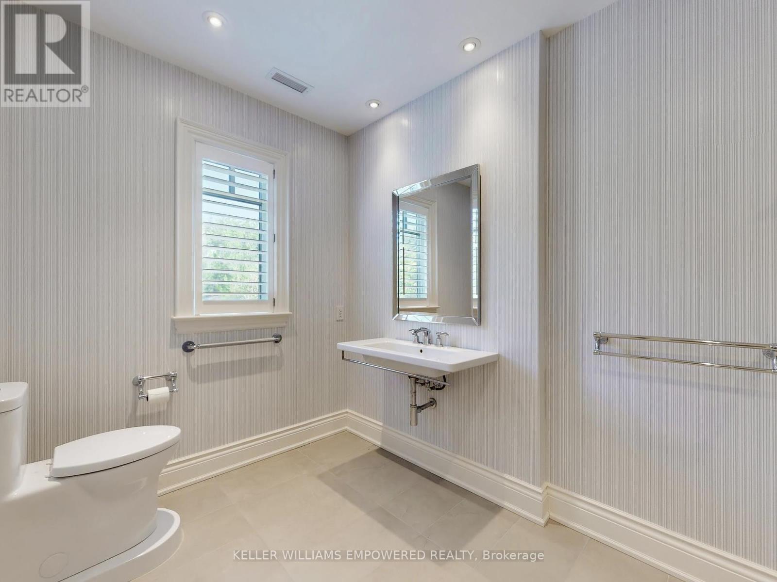 Photo 33 of 12 Macleod Estate Court, Richmond Hill ON
