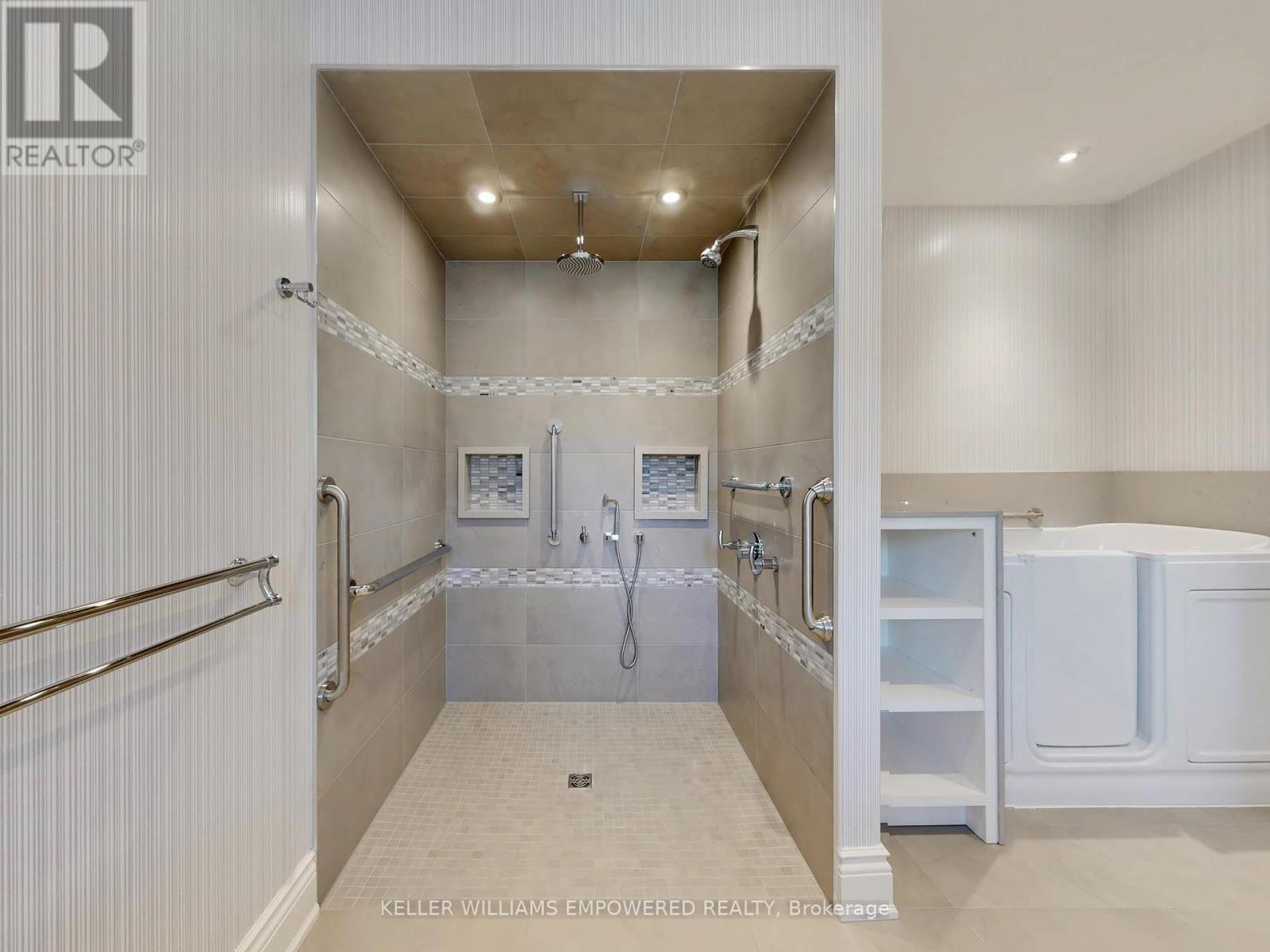 Photo 34 of 12 Macleod Estate Court, Richmond Hill ON