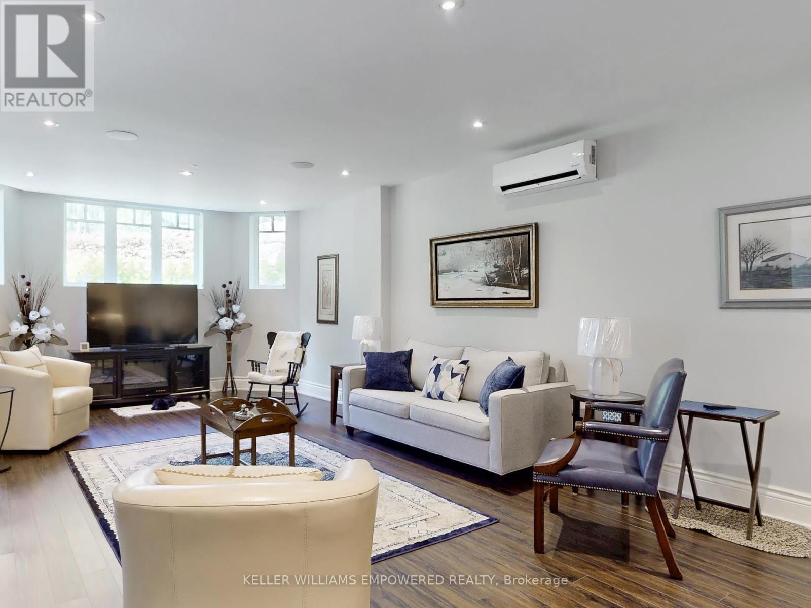 Photo 36 of 12 Macleod Estate Court, Richmond Hill ON