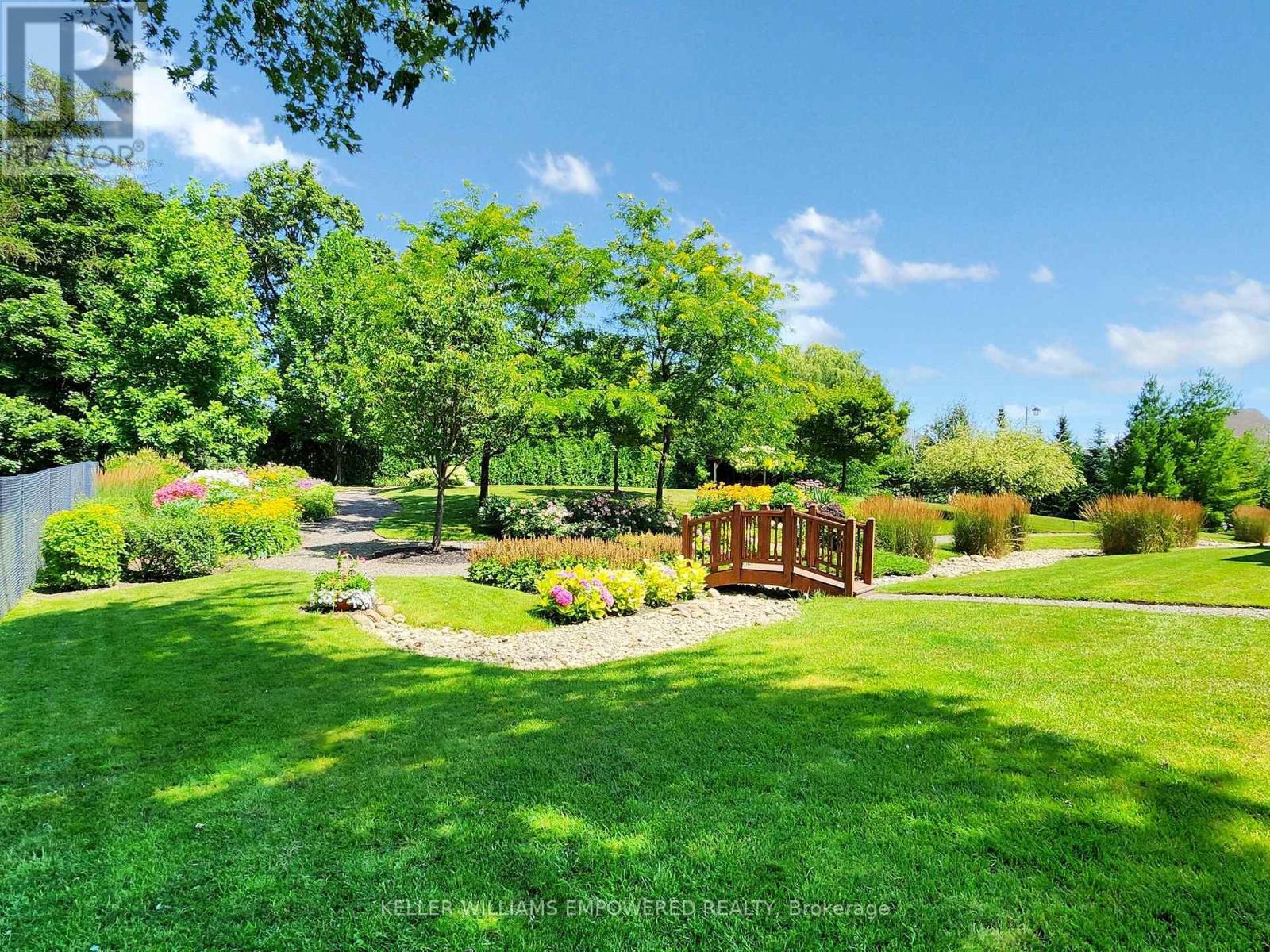 Photo 39 of 12 Macleod Estate Court, Richmond Hill ON