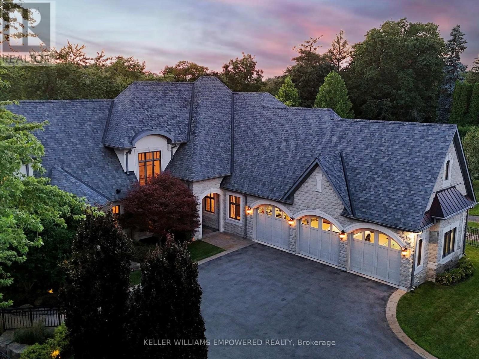 Photo 4 of 12 Macleod Estate Court, Richmond Hill ON