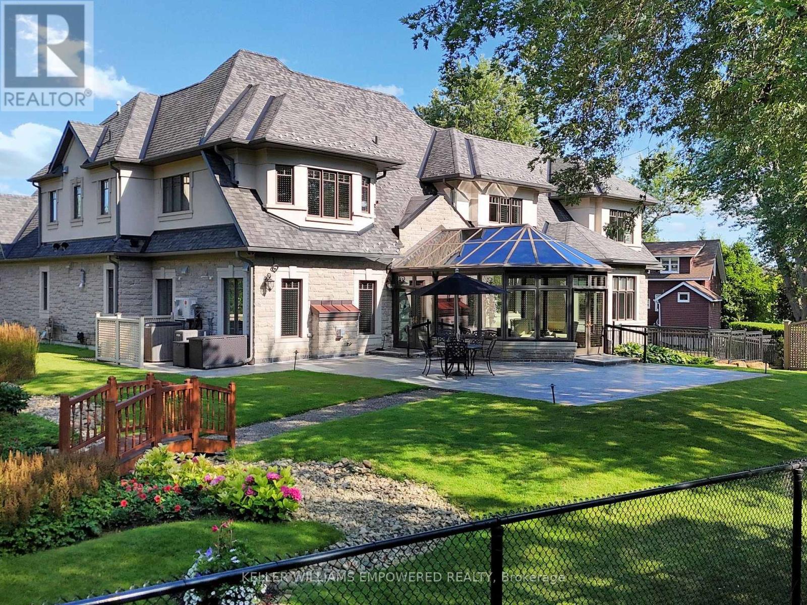 Photo 43 of 12 Macleod Estate Court, Richmond Hill ON