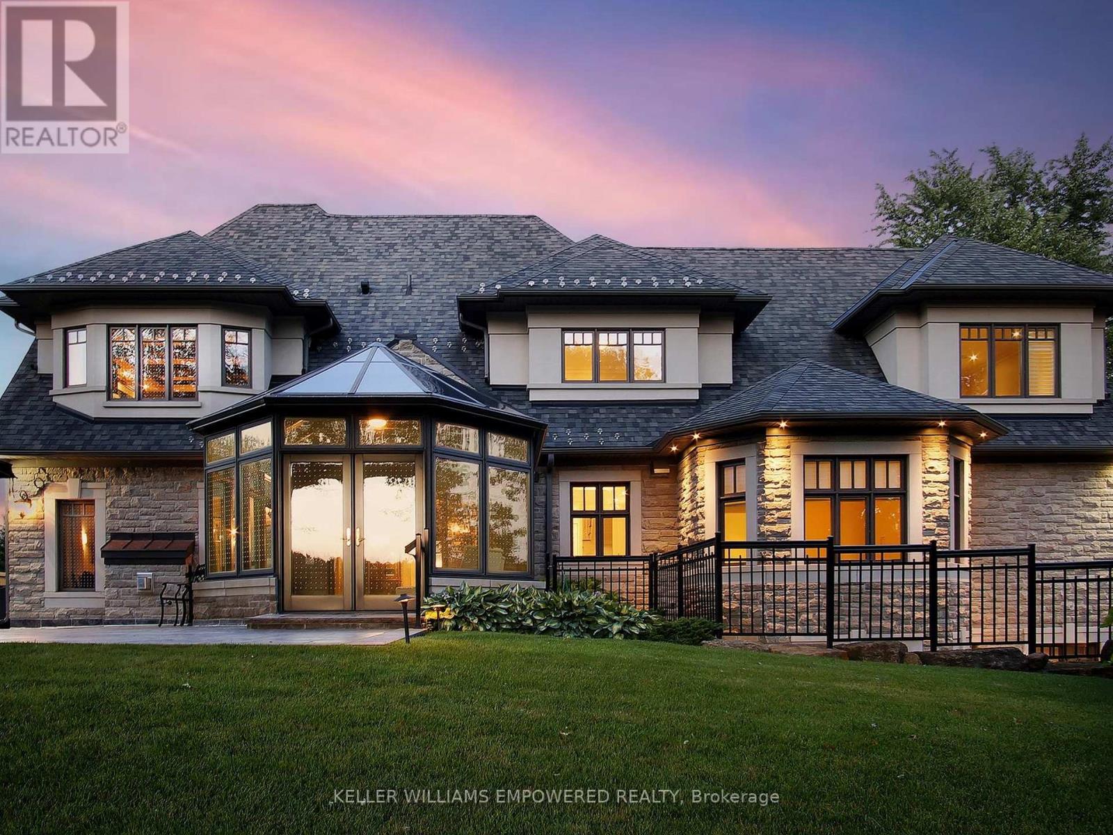 Photo 45 of 12 Macleod Estate Court, Richmond Hill ON