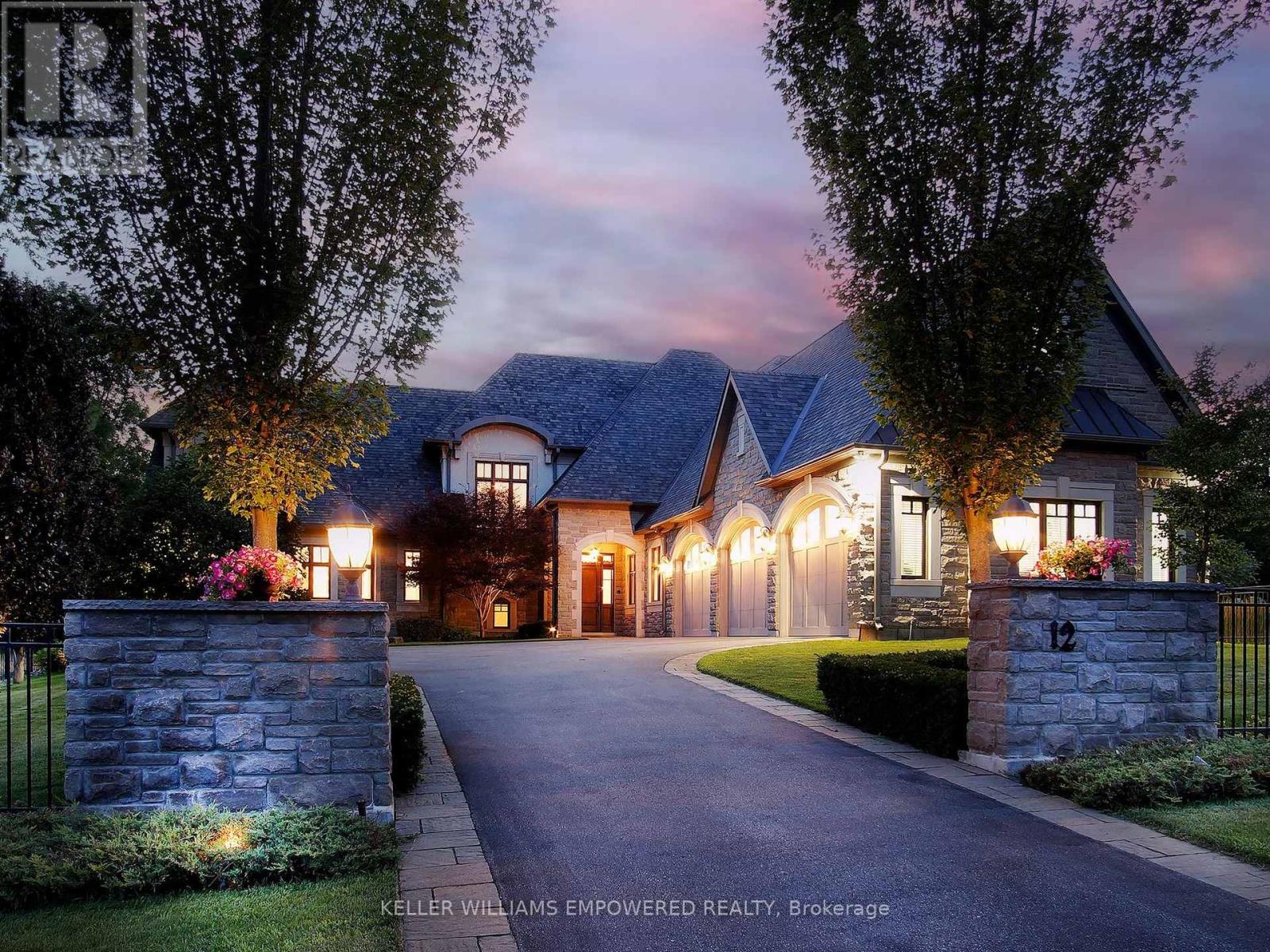 Photo 5 of 12 Macleod Estate Court, Richmond Hill ON